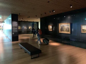 Je kunt het Rijksmuseum op Schiphol na de douane bezoeken. Foto: DagjeWeg.NL