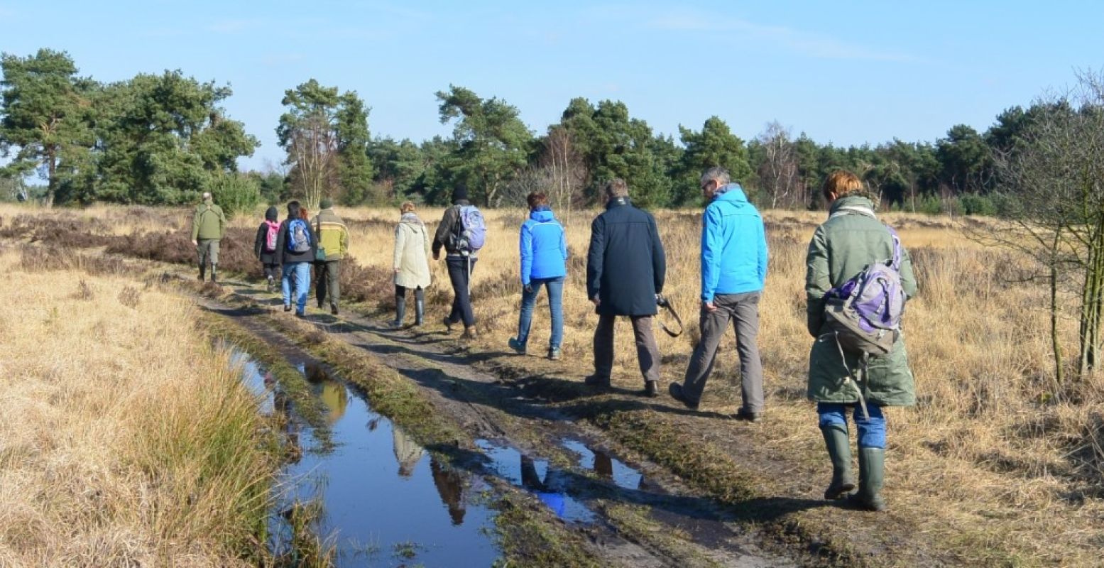 Op excursie door de natuur. Foto: Sandra Koen / Brabants Landschap