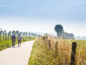 Koppel wandelt op de Gulperberg. Foto: Visit Zuid-Limburg