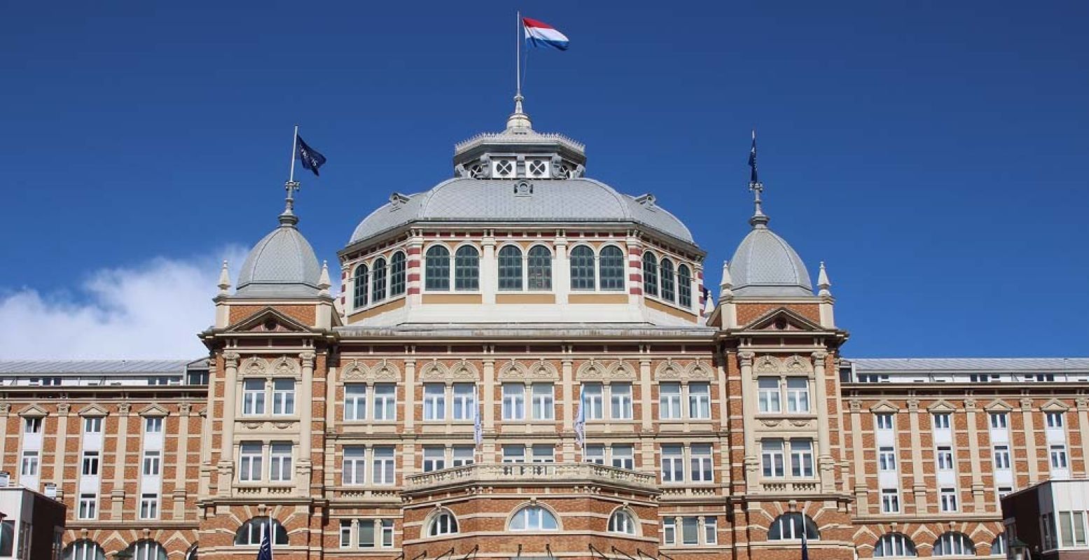Het iconische hotel aan de Scheveningse kust: het Kurhaus. Foto: Redactie DagjeWeg.NL.