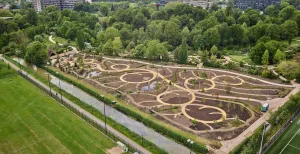 Maak een groene tijdreis door de Evolutietuin De Evolutietuin van bovenaf. Foto: Schagen Infra