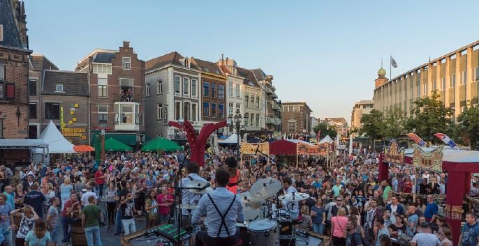 Muziek en feest in de binnenstad. Foto:  Facebookpagina Vierdaagsefeesten 