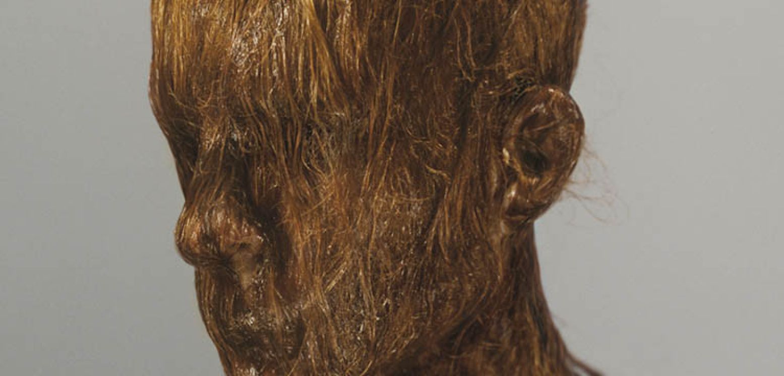 Kunstwerk: Natural Transfers III. Jaartal: 2009. Kunstenaar: Levi van Veluw. Materiaal: hair. Fotocredits: Galerie Ron Mandos.