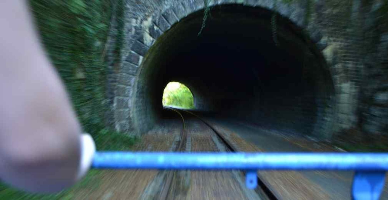 Trap over het verlaten spoor voor origineel tochtje! Foto: DagjeWeg.NL