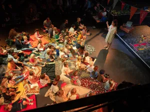 Het Mooie Kinderboekenfestival Heerlijk luisteren naar de mooiste verhalen. Foto: Het Mooie Kinderboekenfestival © Chris van Houts