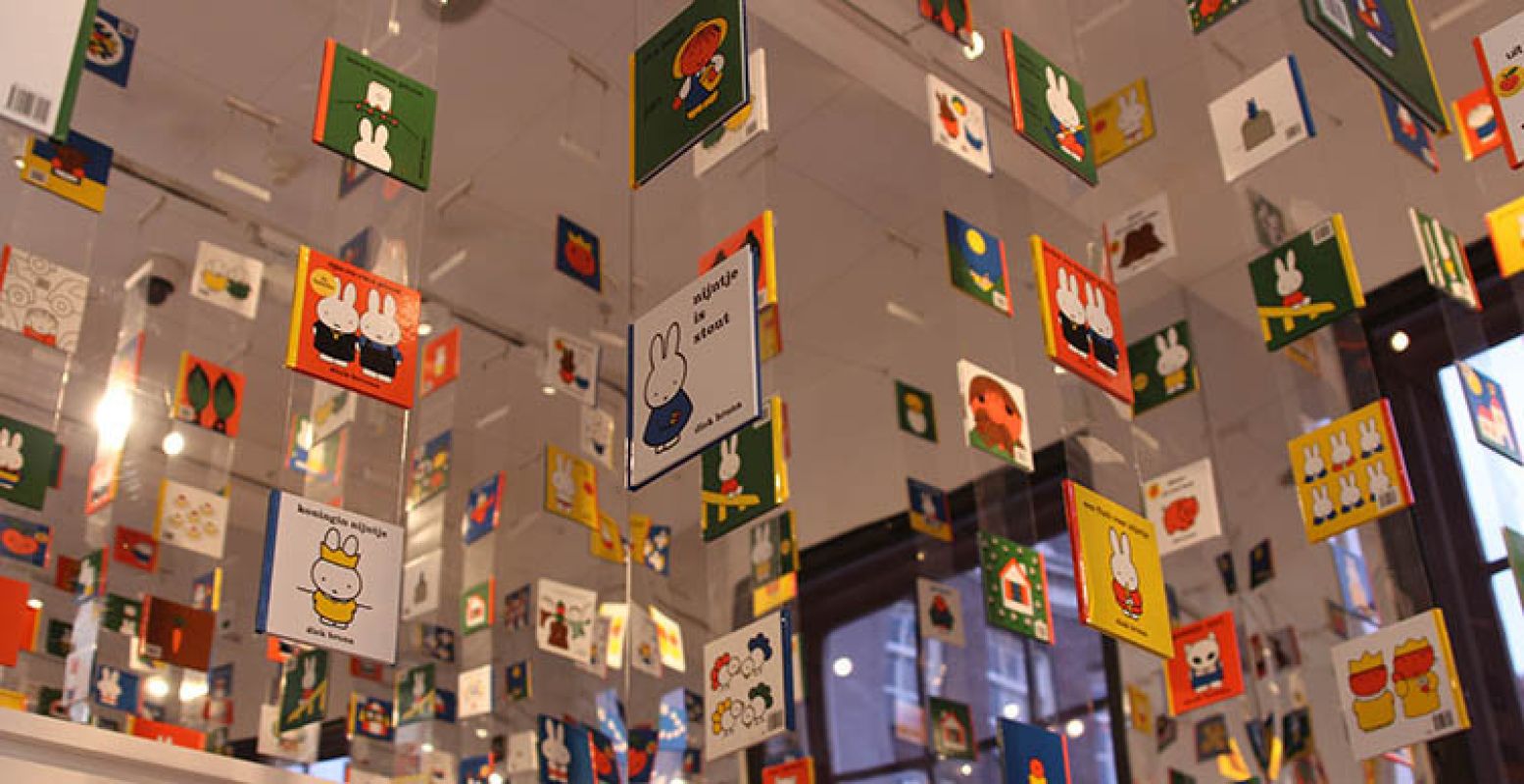 De wereld en boekjes van nijntje staan centraal in het nijntje museum, waar kinderen samen spelen en leren. Foto: Linda Morren. De wereld en boekjes van nijntje staan centraal in het nijntje museum, waar kinderen samen spelen en leren. Foto: Linda Morren.