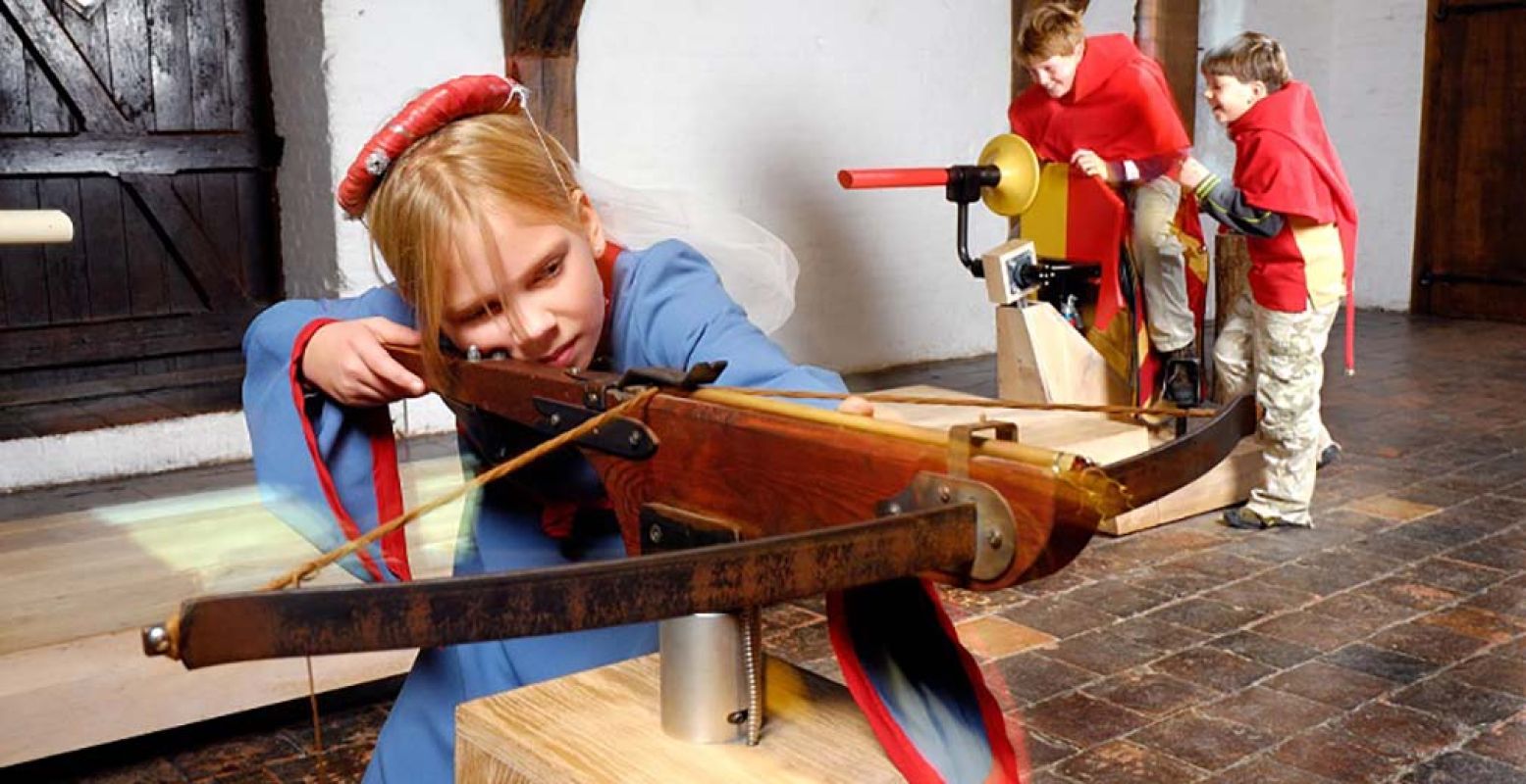 Vrouwen verdedigden vroeger het kasteel: heb jij die skills ook? Foto: Muiderslot.