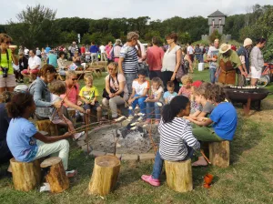 Broodjes bakken op Middeleeuws Festijn Foto: Terra Maris Broodjes bakken op Middeleeuws Festijn Foto: Terra Maris