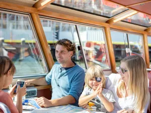 Ouders en kinderen hebben allebei hun eigen audiotour. Foto: Blue Boat Company