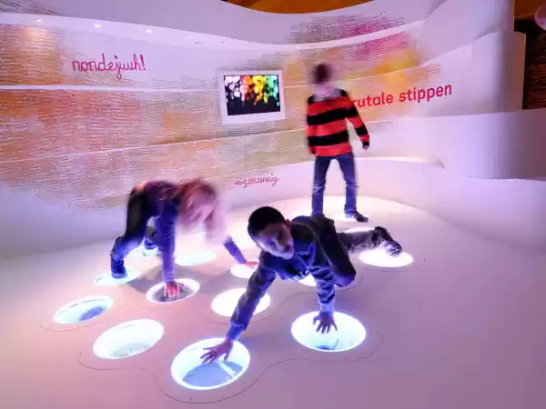 Spellen spelen in Papiria. Foto: Literatuurmuseum & Kinderboekenmuseum © Mike Bink