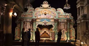 Het vrolijkste museum van Nederland: Museum Speelklok vol muziek! De kermisorgels in het Danspaleis zijn enorm. Foto: DagjeWeg.NL.