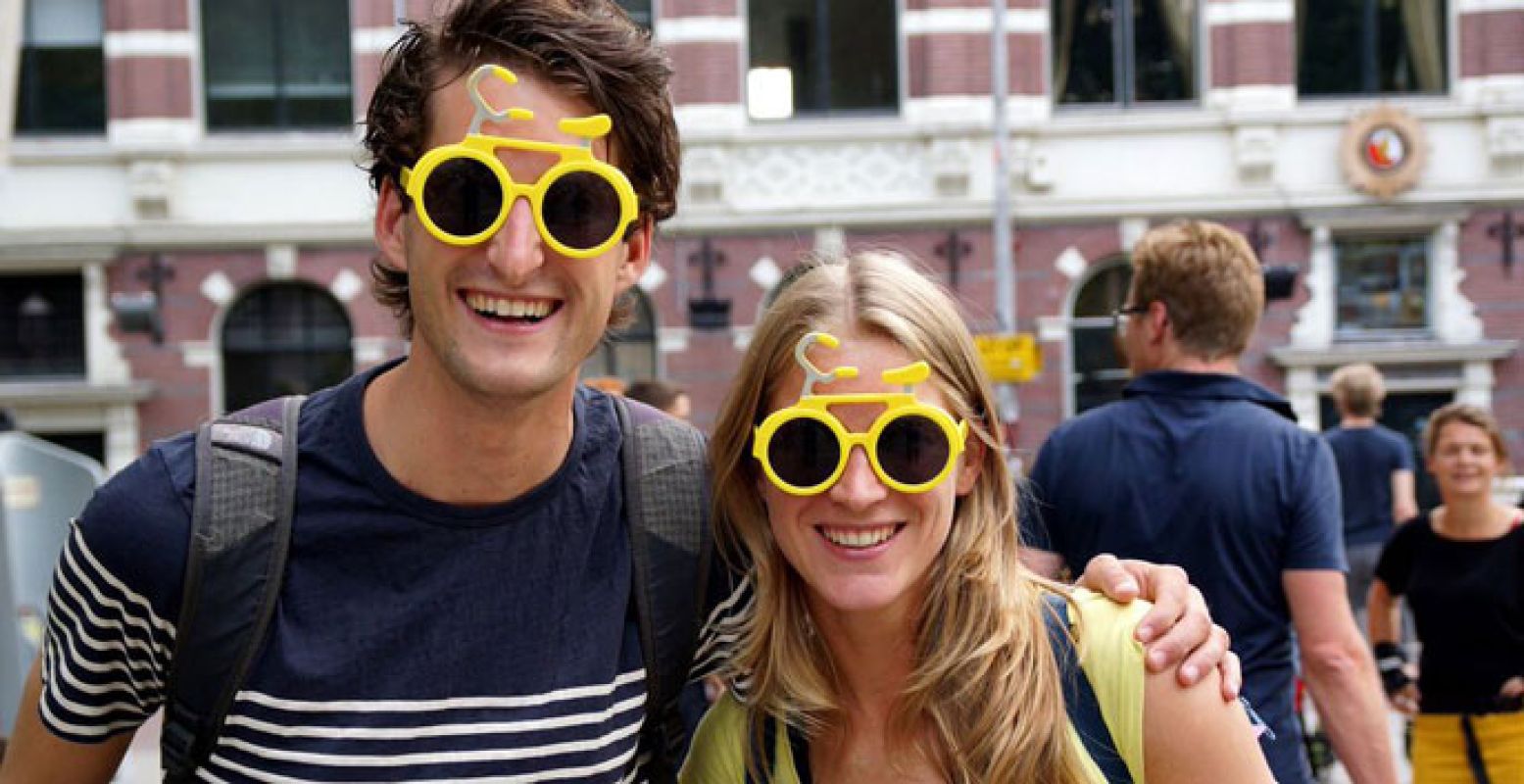 Vier het feest met gele fietsbrillen! Foto: Tour de France Utrecht.
