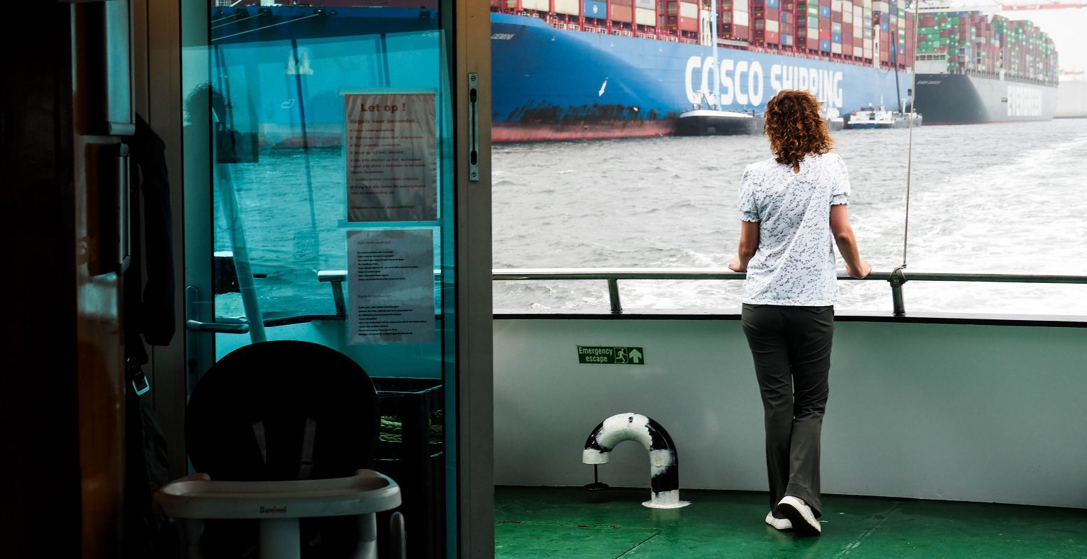 Neem je moeder mee op een rondvaart door de Rotterdamse haven met de FutureLand Ferry, compleet met moederdagontbijt. Foto: DagjeWeg.NL © Thijs Löwenthal