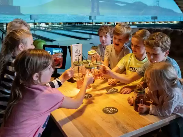 Lucky_s Bowling Bowlen is ook leuk voor kinderfeestjes! Foto: Lucky's Bowling Warmond © Titia Hahne