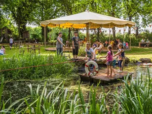 Spelen in de natuur. Foto: Valdeludo Â© Bas Smeets, Rockateer