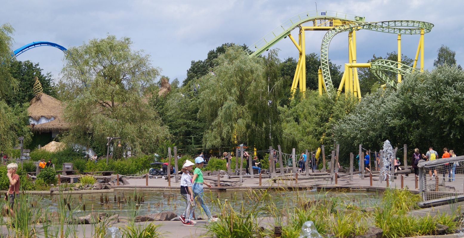 Van attractie naar attractie in de Magische Vallei. Foto: DagjeWeg.NL