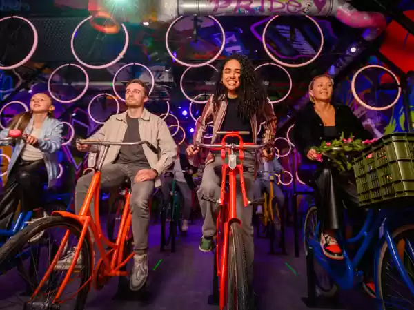 Fietsen is zijn eigen attractie. Foto: Highlights of Holland Fietsen is zijn eigen attractie. Foto: Highlights of Holland