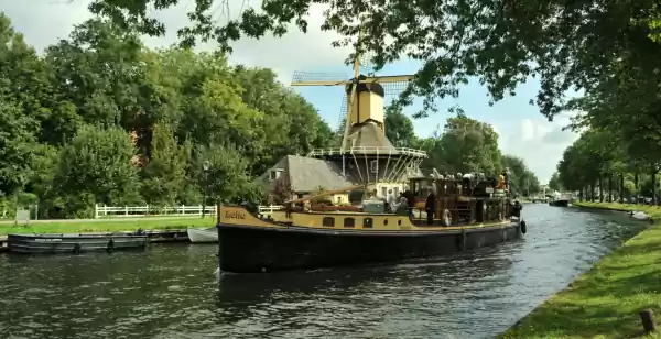 De leukste vaartochten van 2026 Zet koers naar een ontspannend dagje weg op het water. Foto: Hollands Glorie Sailing ©