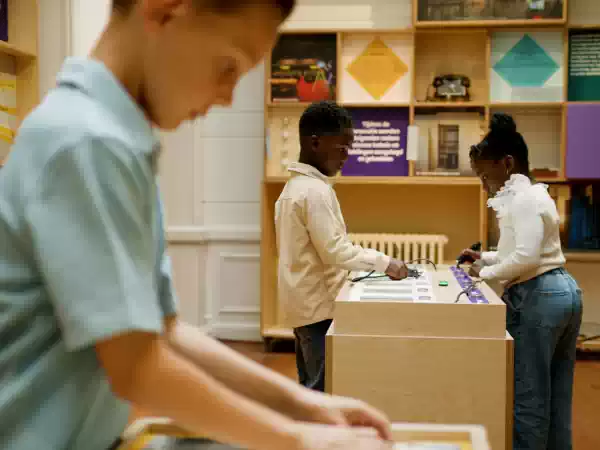 Overal staan leuke spelletjes voor je klaar. Foto: Binnenhof Informatiecentrum © Overal staan leuke spelletjes voor je klaar. Foto: Binnenhof Informatiecentrum ©