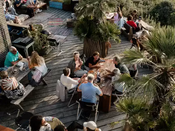 Kom je gezellig een zomers feestje vieren? Foto: Zeetoren ©