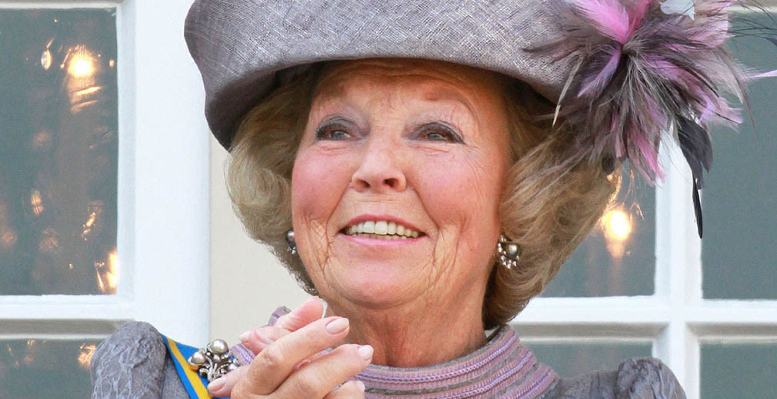 De hoeden van voormalig koningin Beatrix zijn te zien in de tentoonstelling 'Chapeaux! de hoeden van Koningin Beatrix'. Dit was haar hoofddeksel op Prinsjesdag 2010. Foto: Paleis Het Loo, PPE.