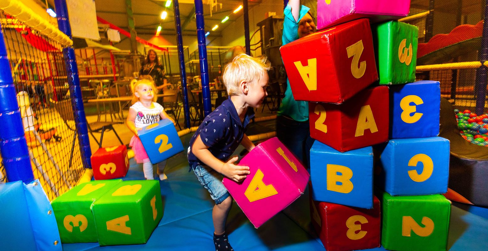 Kinderen vermaken zich uren in De Pretfabriek. Foto: Fabriek Woerden © Laurens van Heerde