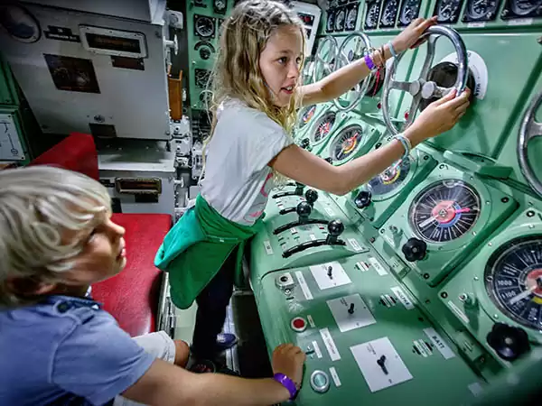 Marinemuseum Stap aan boord van een schip. Foto: Het Marinemuseum © DigiDaan