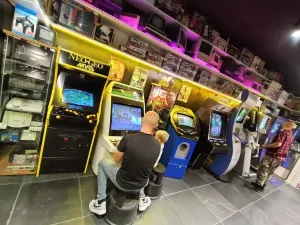 Gameshop Twente Speel een game op authentieke consoles. Foto: Gameshop Twente ©