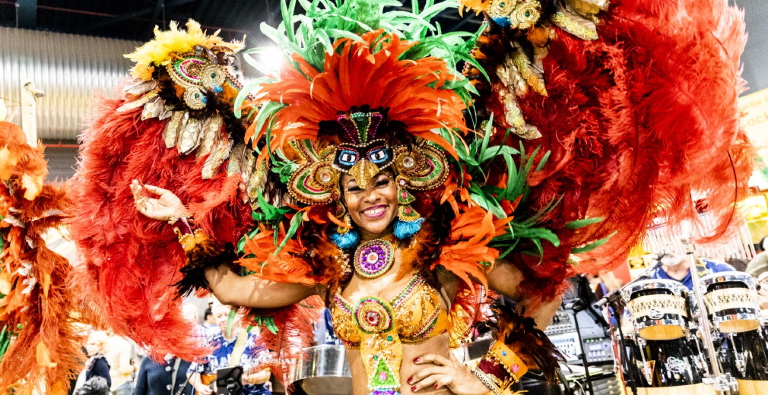 Ontmoet het tropisch carnaval van Brazilië op de Vakantiebeurs. Foto: Vakantiebeurs.
