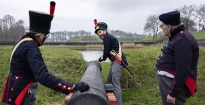 Maak een spannende duik in de Nederlandse oorlogsgeschiedenis Tijdens het Weekend van het Verdedigingserfgoed bieden honderden erfgoedlocaties, zoals het Nederlands Vestingmuseum, unieke uitstapjes voor het hele gezin. Foto: Nederlands Vestingmuseum © Maarten van Haaff