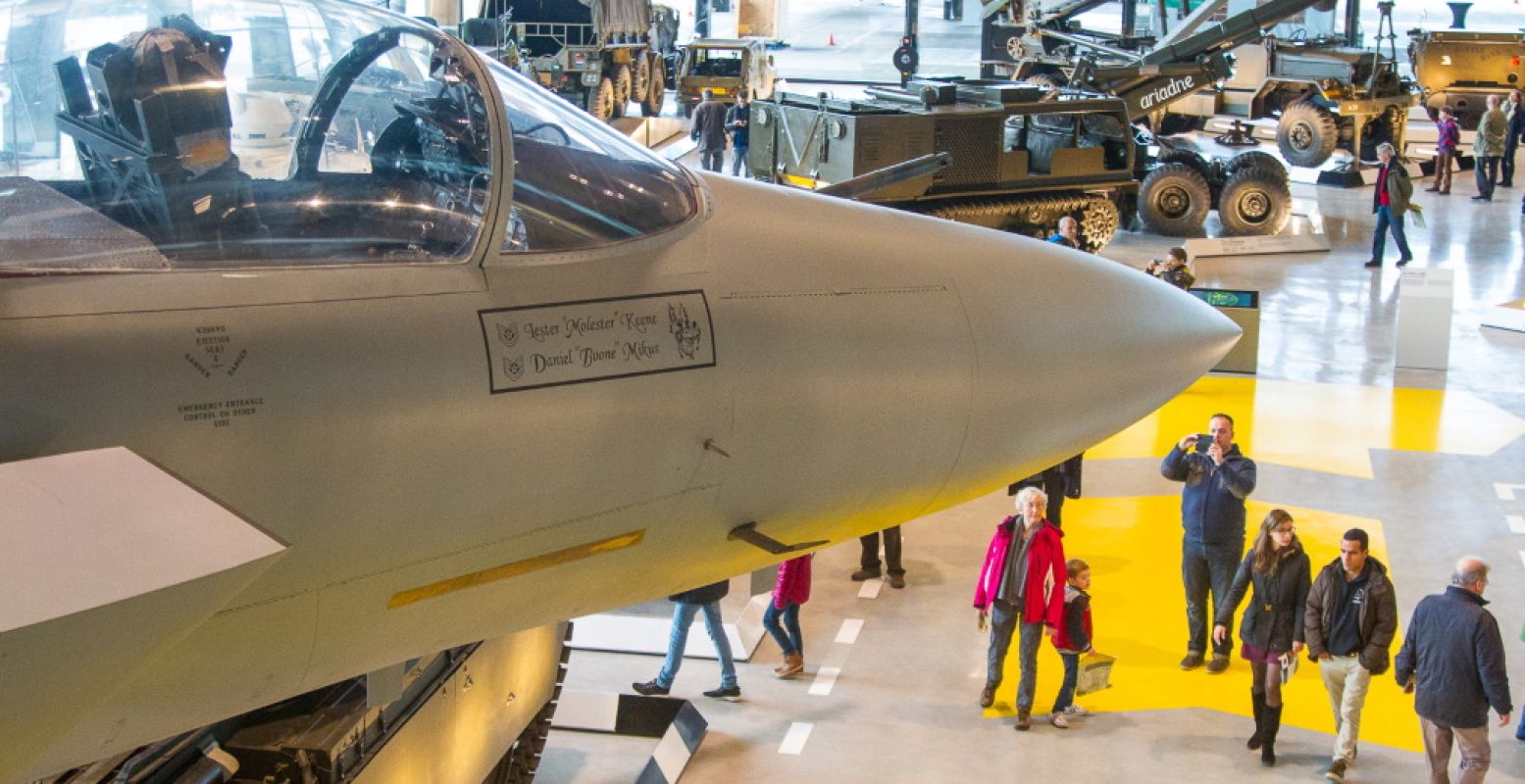 Overzicht Arsenaal met de F-15 op de voorgrond in het Nationaal Militair Museum. Foto: NMM © Vincent van Yperen.