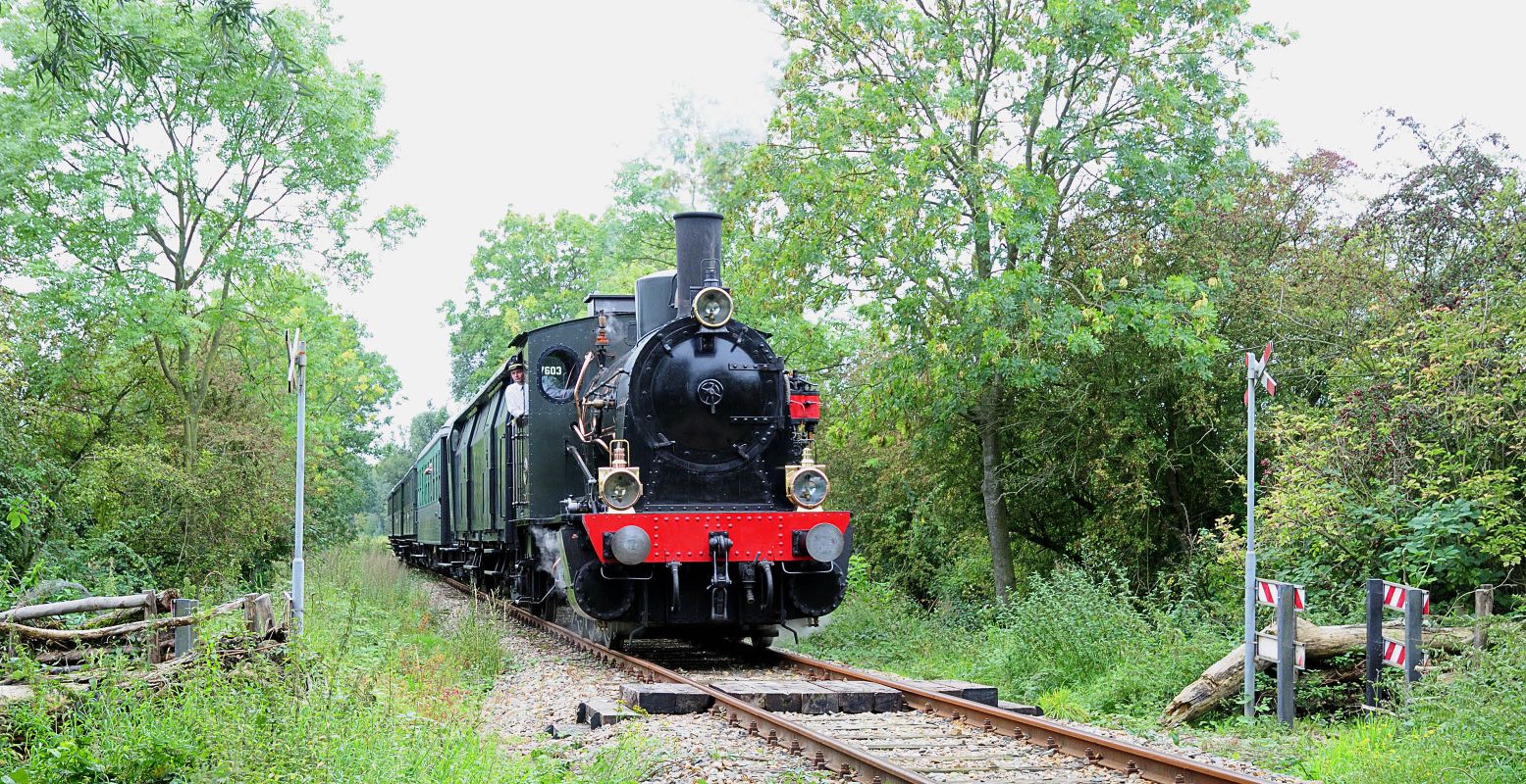 De stoomtrein brengt je langs prachtige plekken. Foto: Stoomtrein Goes-Borsele