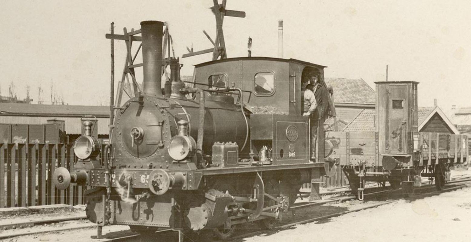 De NS 6513 zo'n 130 jaar geleden. Foto: Museumstoomtram Hoorn-Medemblik.