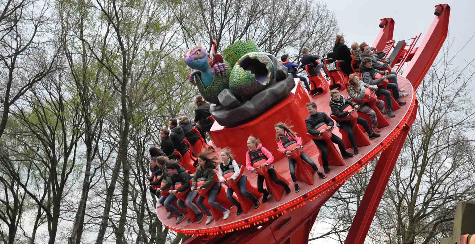 Geniet samen van gezellig griezelen en alle spannende attracties in Hellendoorn. Foto: Avonturenpark Hellendoorn