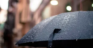 Na regen komt romantiek: indoor dates Een regenbui hoeft de romantiek niet te verpesten. Foto:  Pexels.com .