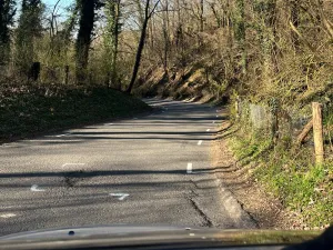 Een avontuurlijke roadtrip door de heuvels. Foto: RLLY