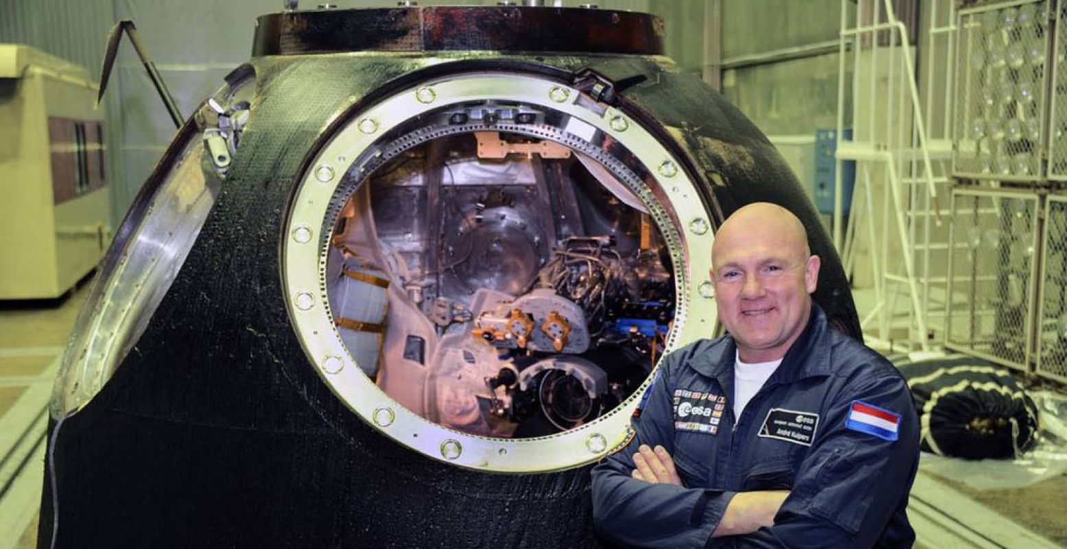 André Kuipers bij de Soyuz TMA-03M. Foto: Space Expo