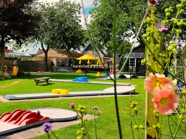 Wat Aars Midgetgolf Een gezellig potje minigolf in de buitenlucht. Foto: Wat Aars