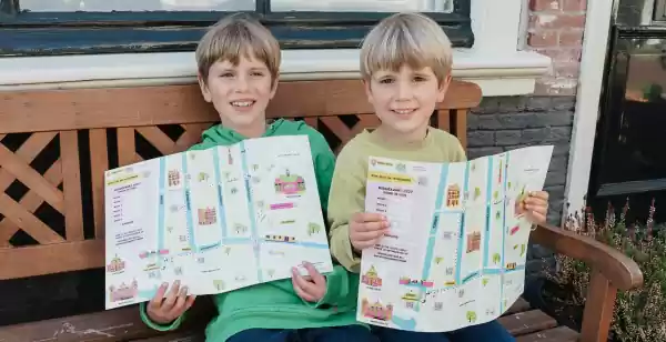 De leukste uitjes met de kleinkinderen Speur jullie weg door de stad met deze spannende kaarten! Foto: Verhaalvontuur