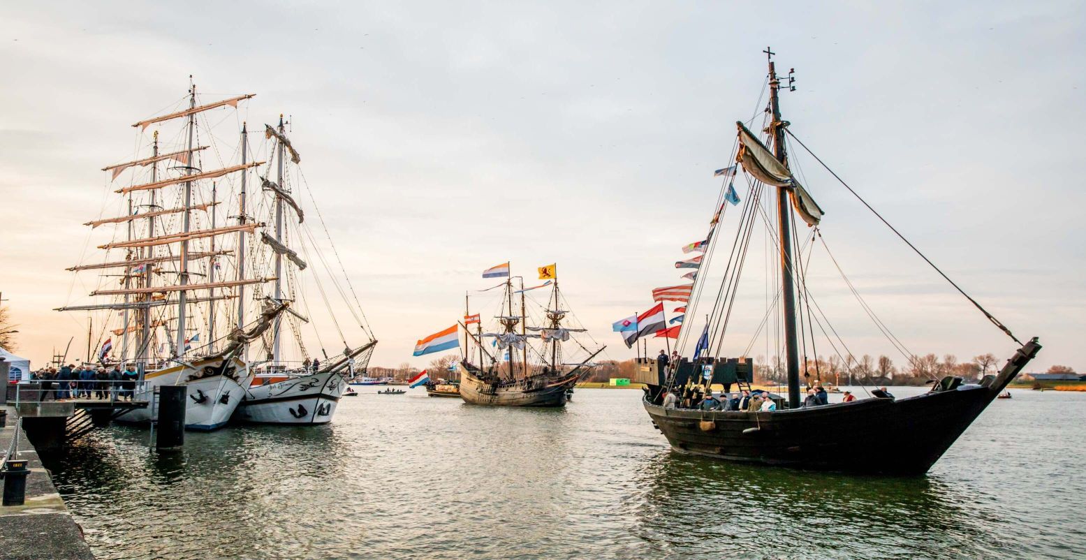 Indrukwekkende boten en eindeloos vertier. Foto: Sail Kampen, Richard Tennekes.