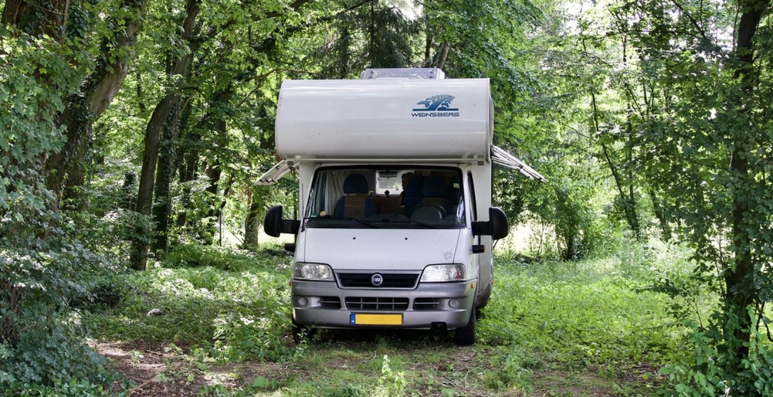 Roadtrip! Ontdek Nederland met een camper. Waar je ook stopt, je hebt altijd je vakantieverblijf bij je. Foto: Siggy Nowak via  Pixabay 