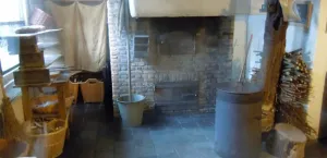 Bak je eigen koekjes in het Bakkerijmuseum! De grote houtoven waar regelmatig de lekkerste koeken en broden uitkomen! Foto: DagjeWeg.NL
