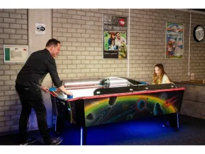 Samen met je kids een spelletje doen. Foto: Indoorpretpark Maassluis