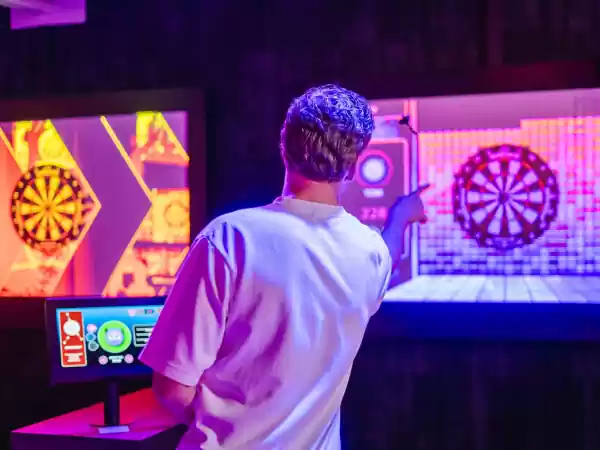 Een potje darten kan ook gewoon. Foto: Hollywood Entertainment Center Eindhoven