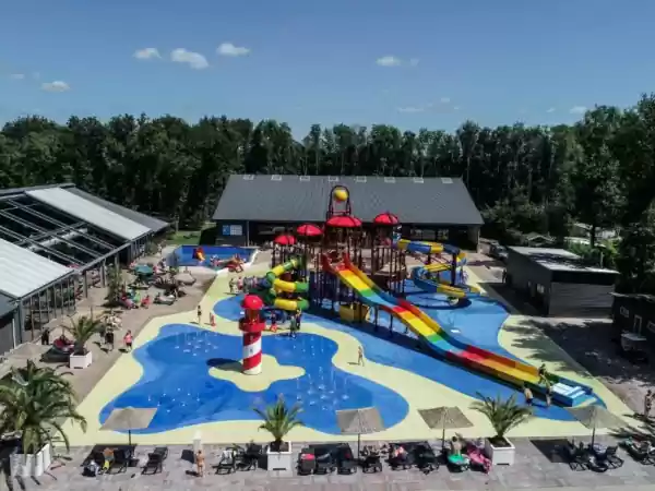 Kom dollen in de megagrote waterspeeltuin. Foto: Camping Wedderbergen