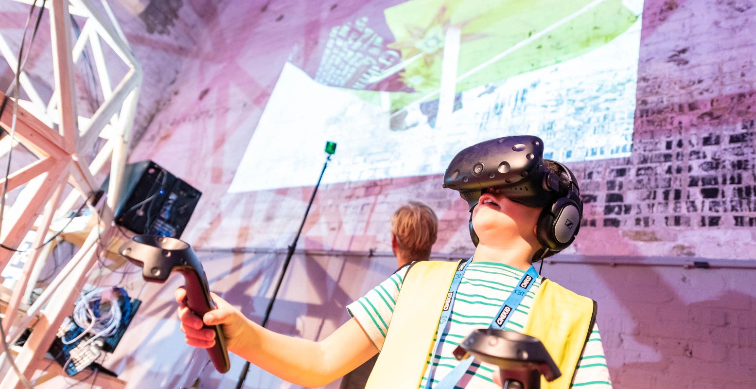 Stap in de wonderlijke wereld van VR. Foto: CineKid Festival © Max Kneefel
