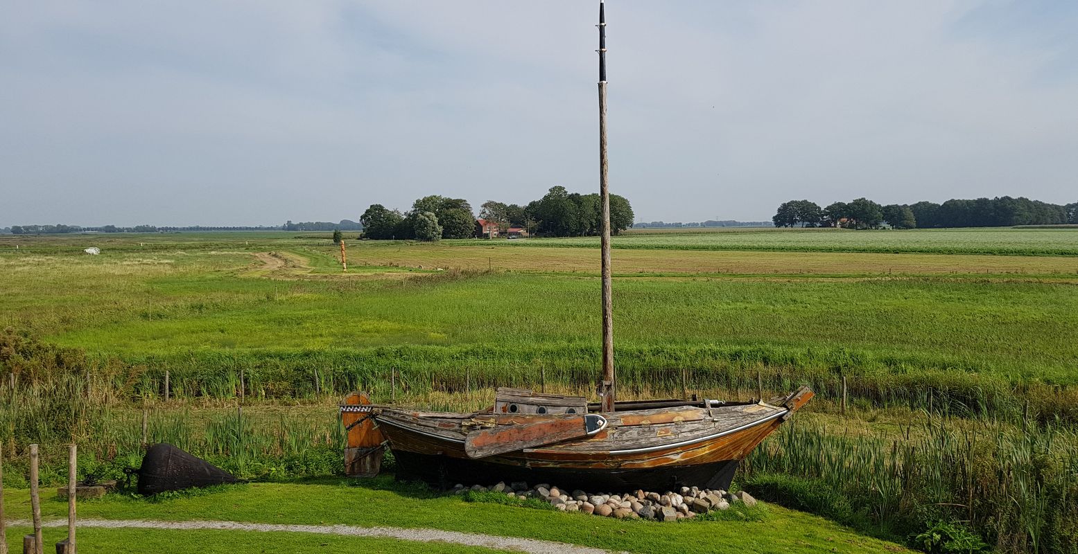 Uitzicht over voormalig eiland Schokland vanaf de middeleeuwse terp Middelbuurt. Foto: DagjeWeg.NL © Tonny van Oosten