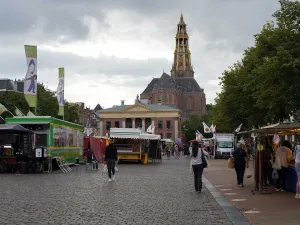 Der Aa-kerk Der Aa-kerk gezien vanaf de Vismarkt. Foto: André LÃ¶wenthal