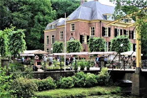 Plantenmarkt Neerijnen Kasteel Neerijnen. Fotograaf: Mechel Pennings