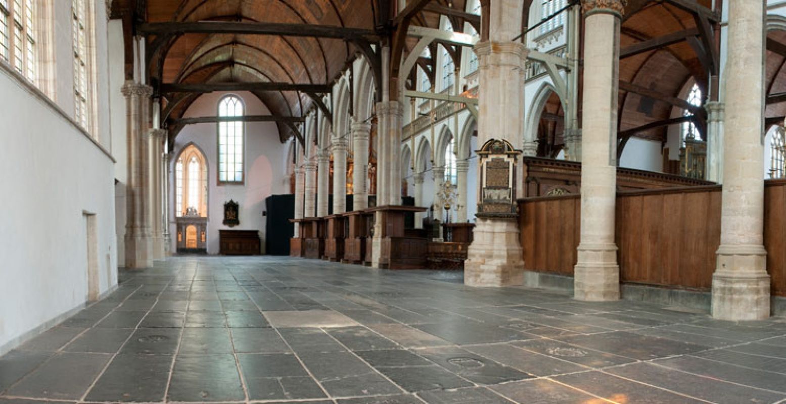 Interieur Oude Kerk Amsterdam. Foto: Piet Musters